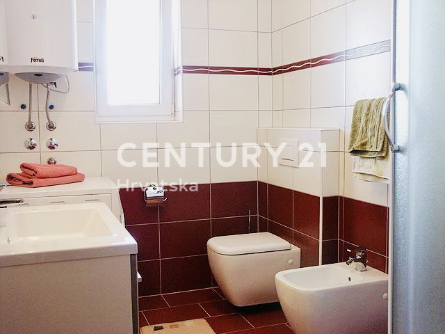 UMAG, OKOLICA, DVOJNA HIŠA SAMO 150 METROV OD PLAŽE IN MORJA