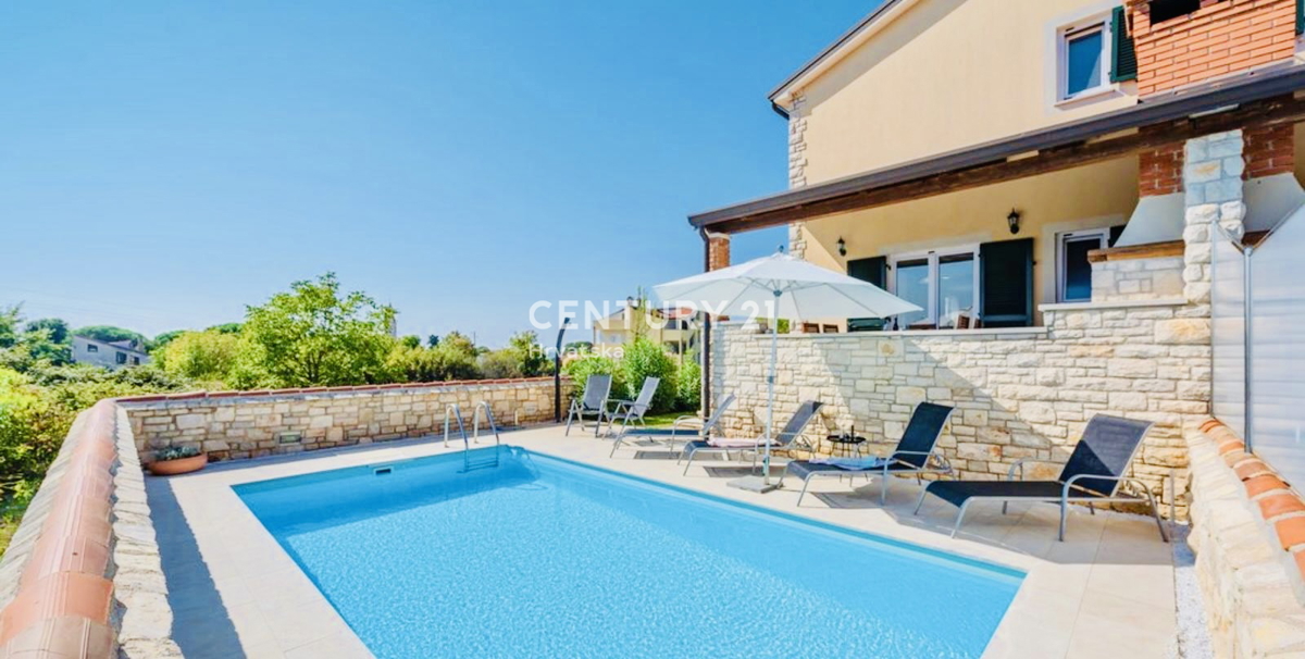 UMAG, OKOLICA, DVOJNA HIŠA SAMO 150 METROV OD PLAŽE IN MORJA