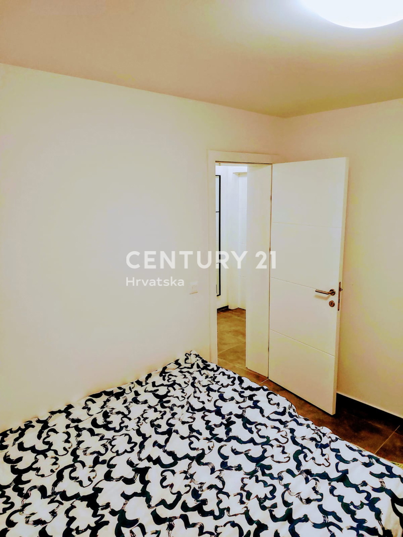 ISTRA, FUNTANA, PRODAJA LEPEGA TROSOBNEGA STANOVANJA V PRIZEMLJU