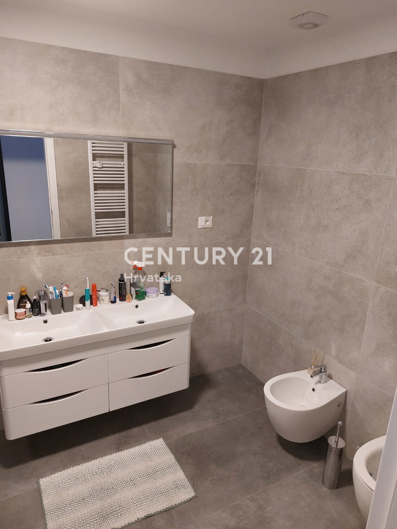 ISTRA, FUNTANA, PRODAJA LEPEGA TROSOBNEGA STANOVANJA V PRIZEMLJU