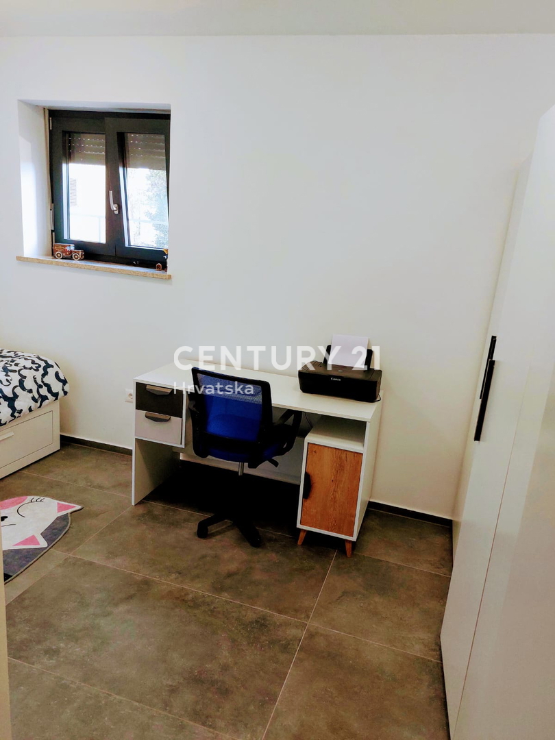 ISTRA, FUNTANA, PRODAJA LEPEGA TROSOBNEGA STANOVANJA V PRIZEMLJU