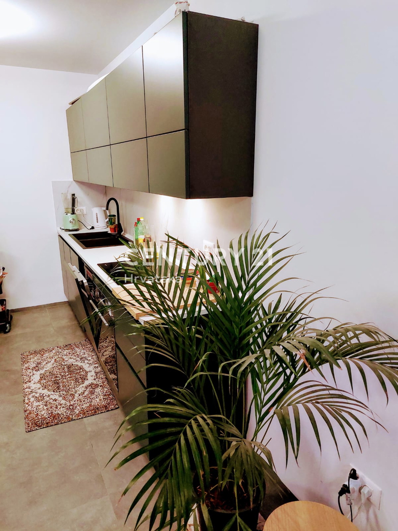 ISTRA, FUNTANA, PRODAJA LEPEGA TROSOBNEGA STANOVANJA V PRIZEMLJU