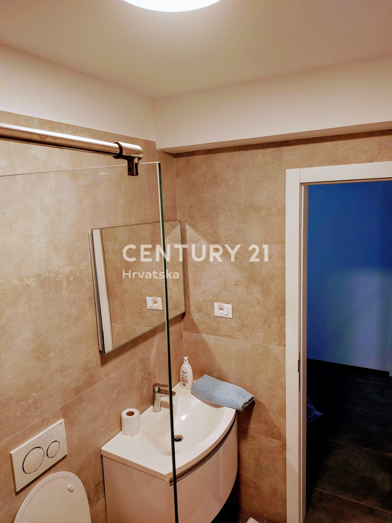 ISTRA, FUNTANA, PRODAJA LEPEGA TROSOBNEGA STANOVANJA V PRIZEMLJU