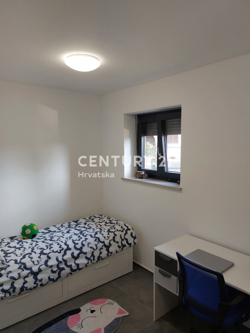 ISTRA, FUNTANA, PRODAJA LEPEGA TROSOBNEGA STANOVANJA V PRIZEMLJU