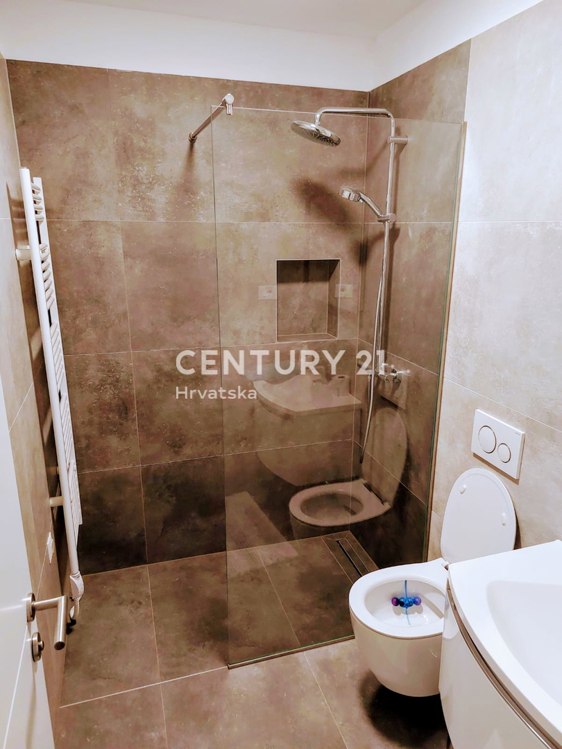 ISTRA, FUNTANA, PRODAJA LEPEGA TROSOBNEGA STANOVANJA V PRIZEMLJU