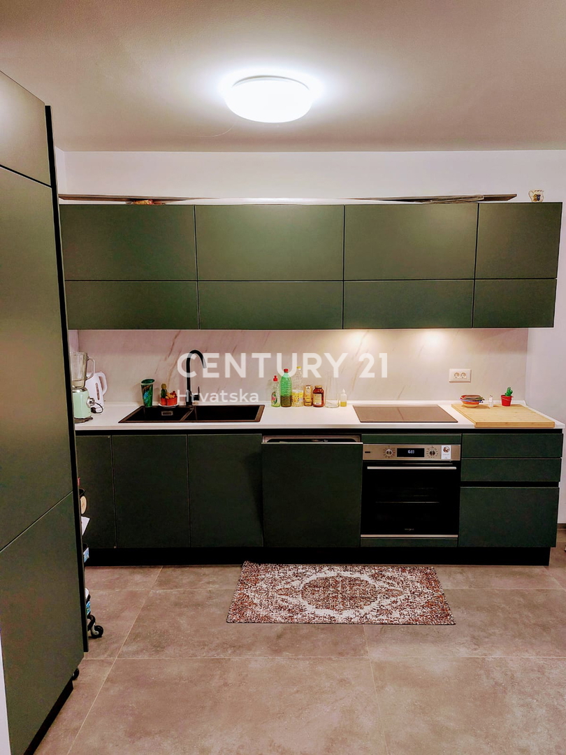 ISTRA, FUNTANA, PRODAJA LEPEGA TROSOBNEGA STANOVANJA V PRIZEMLJU