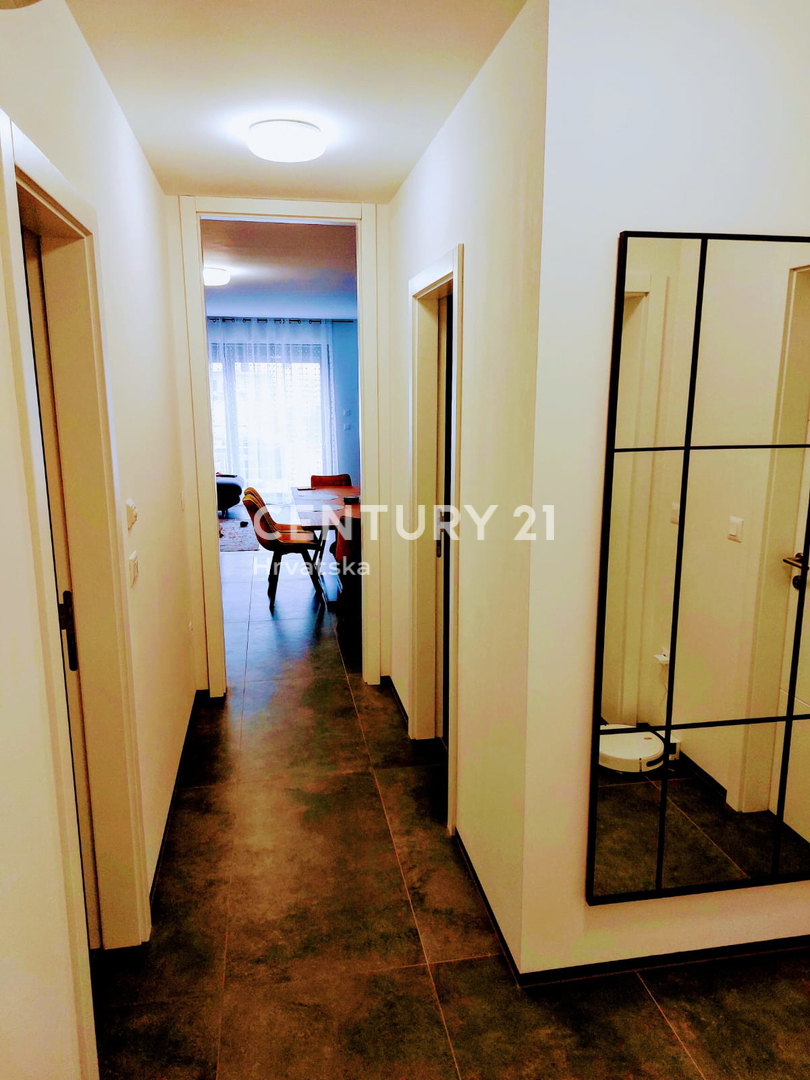 ISTRA, FUNTANA, PRODAJA LEPEGA TROSOBNEGA STANOVANJA V PRIZEMLJU