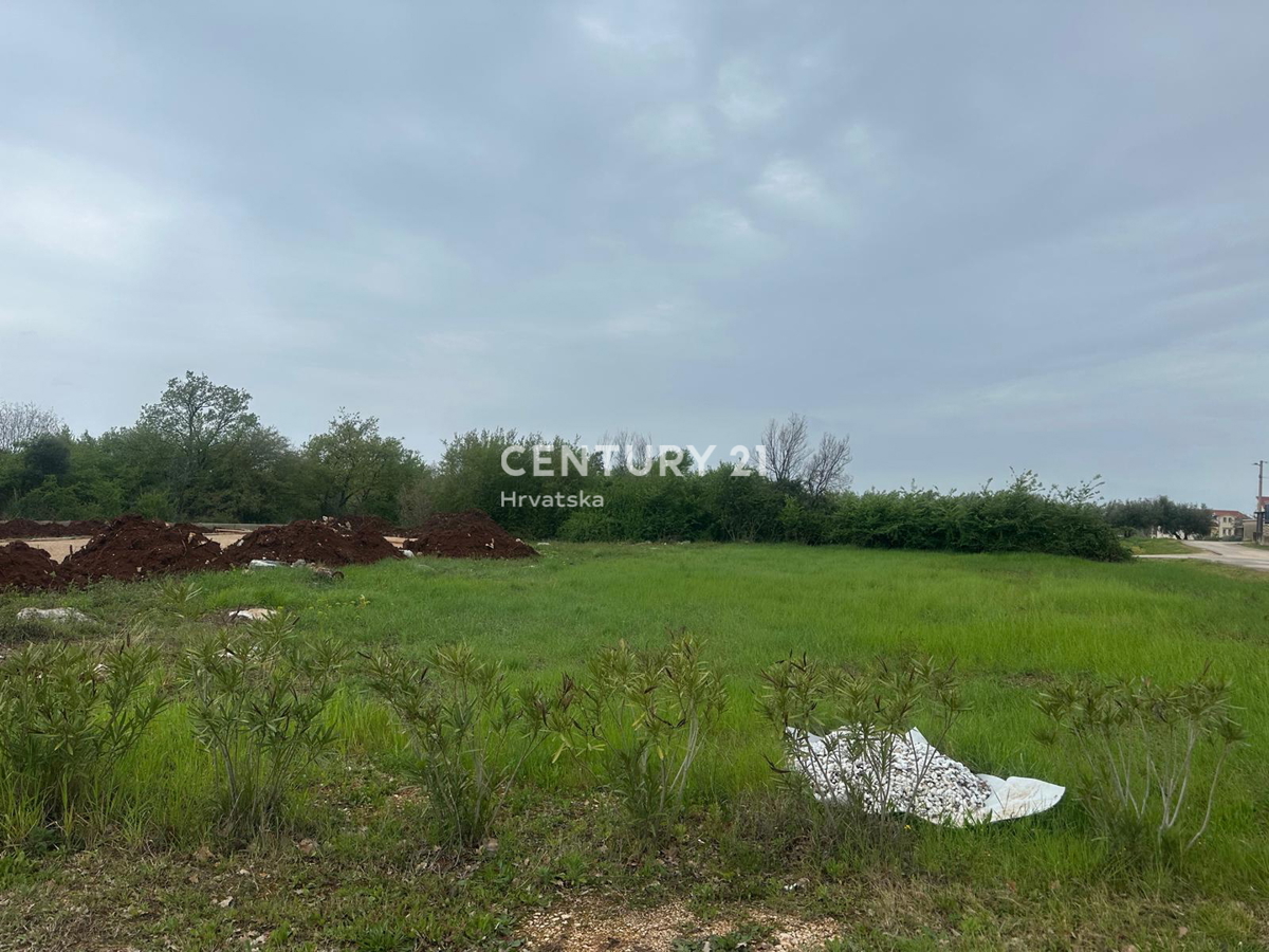 POREČ, PRODAJA SE GRADBENO ZEMLJIŠČE S POGLEDOM NA MORJE