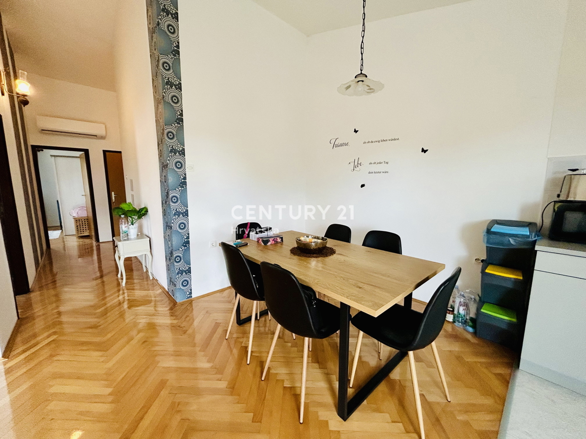 POREČ, DVOSOBNO STANOVANJE NA VRHUNSKI LOKACIJI Z RAZGLEDOM NA MORJE