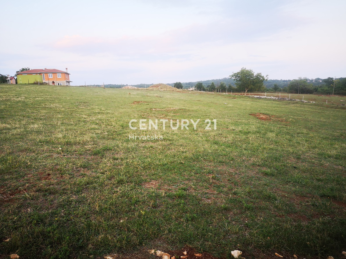 LABIN, MODERNA HIŠA Z ISTRSKIMI ELEMENTI, OKOLIŠENA Z ZELENJAVO IN TIŠINO