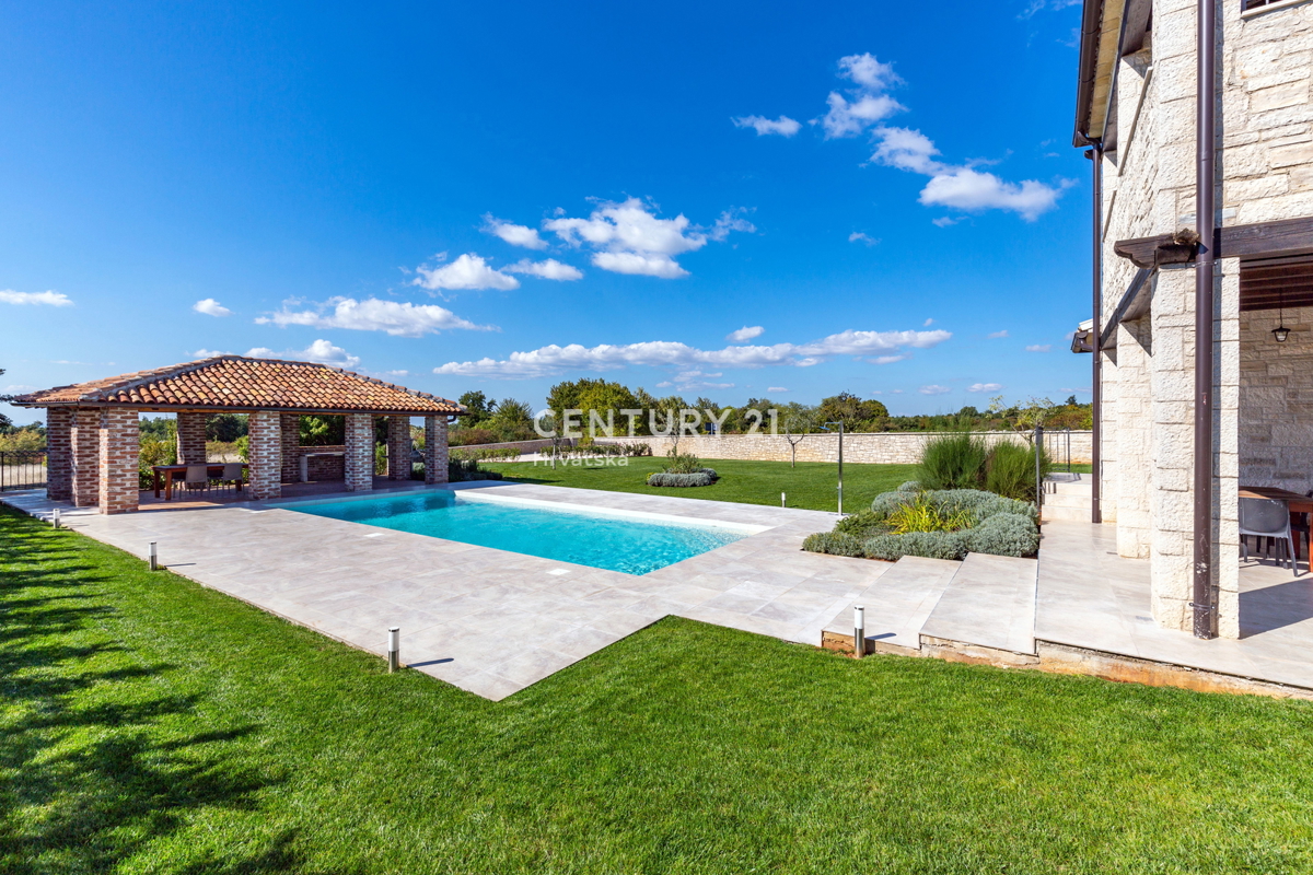 POREČ, KAMENA HIŠA S ČUDOVITO OKOLICO