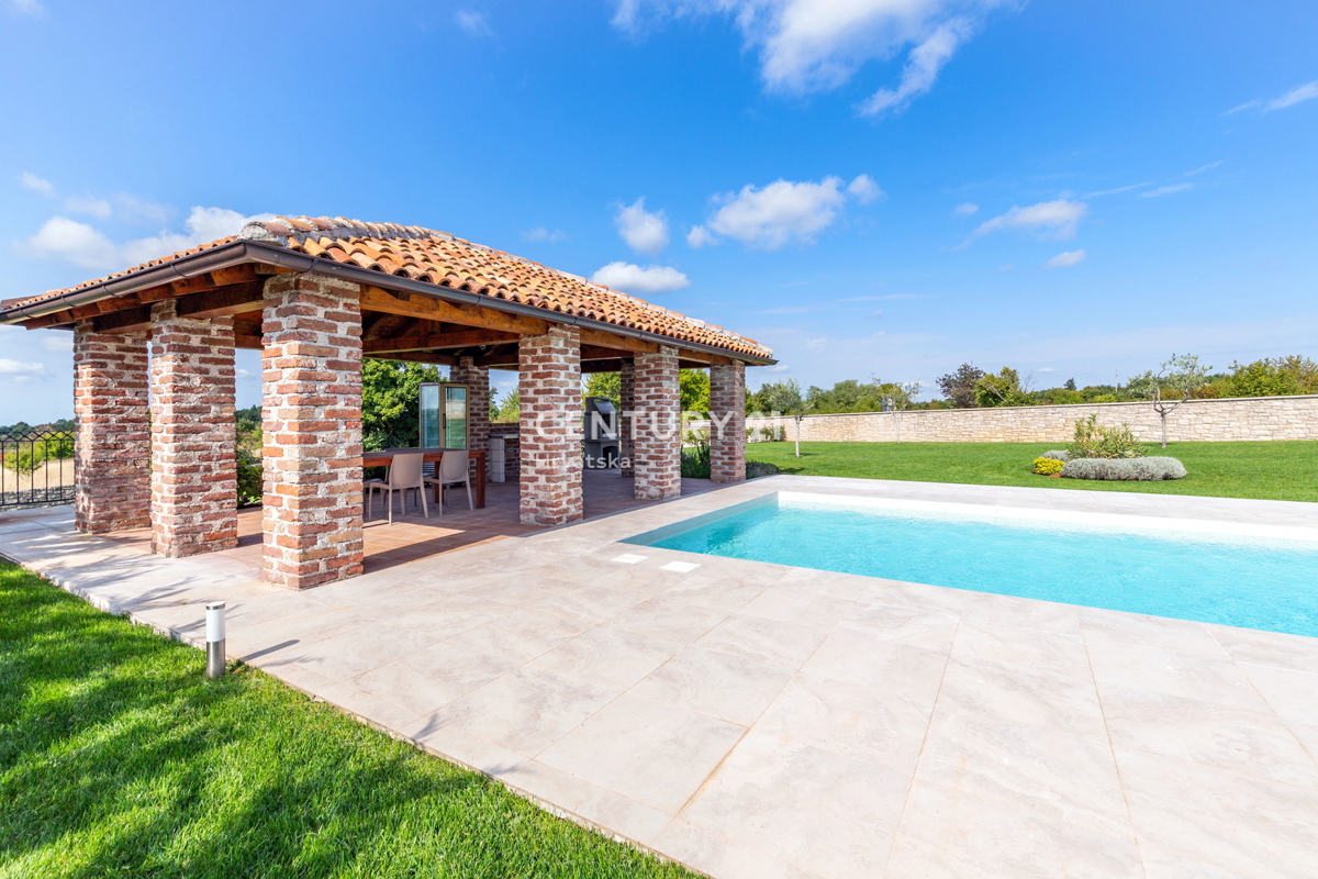 POREČ, KAMENA HIŠA S ČUDOVITO OKOLICO