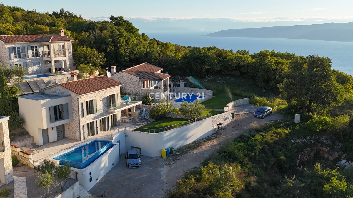 LABIN, ČUDOVITA KAMNITA HIŠA Z ODPRTIM POGLEDOM NA MORJE