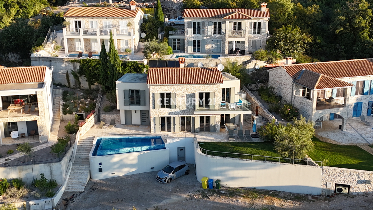 LABIN, ČUDOVITA KAMNITA HIŠA Z ODPRTIM POGLEDOM NA MORJE