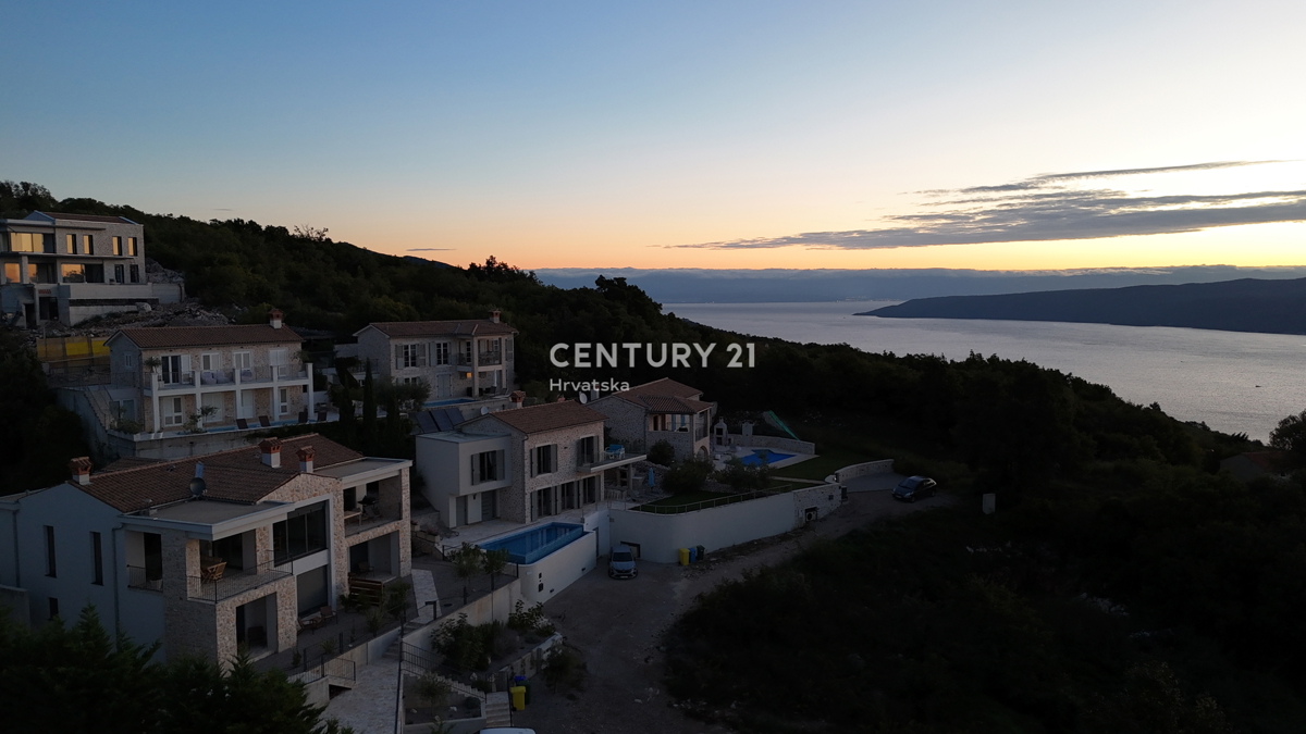 LABIN, ČUDOVITA KAMNITA HIŠA Z ODPRTIM POGLEDOM NA MORJE