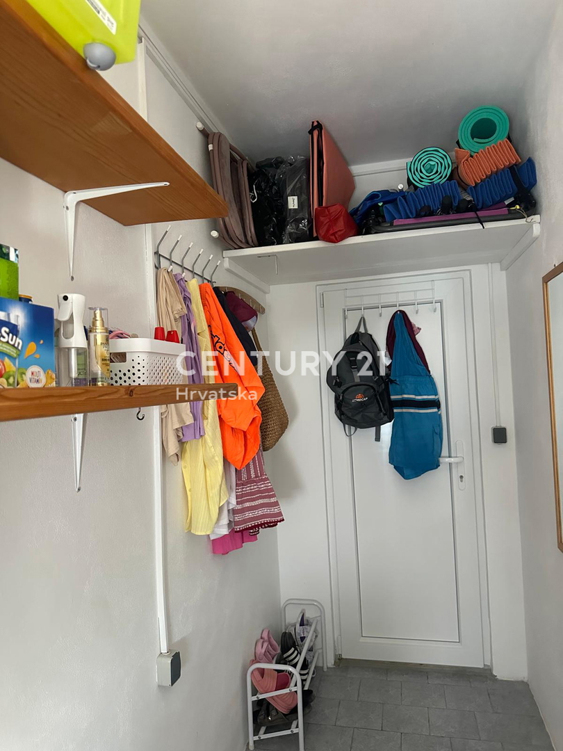 BARBARIGA, PRODAJA TROSOBNEGA STANOVANJA V 1. NADSTROPJU