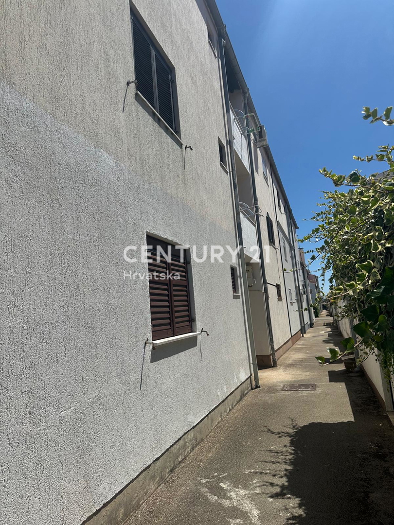 BARBARIGA, PRODAJA TROSOBNEGA STANOVANJA V 1. NADSTROPJU