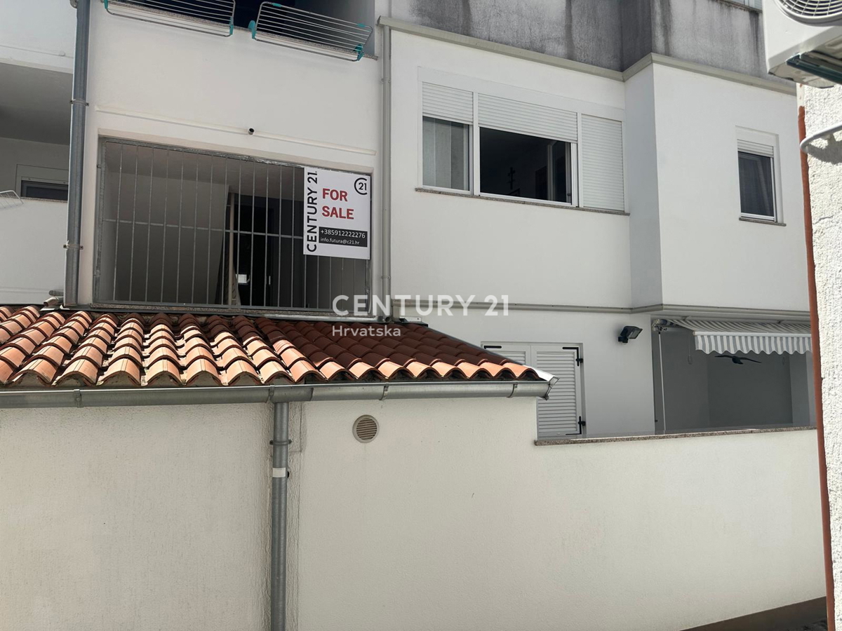 BARBARIGA, PRODAJA TROSOBNEGA STANOVANJA V 1. NADSTROPJU