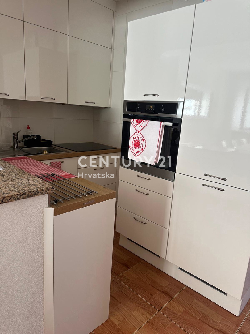 BARBARIGA, PRODAJA TROSOBNEGA STANOVANJA V 1. NADSTROPJU