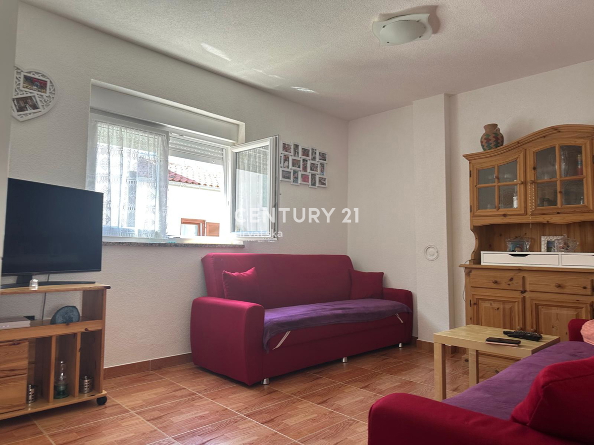 BARBARIGA, PRODAJA TROSOBNEGA STANOVANJA V 1. NADSTROPJU