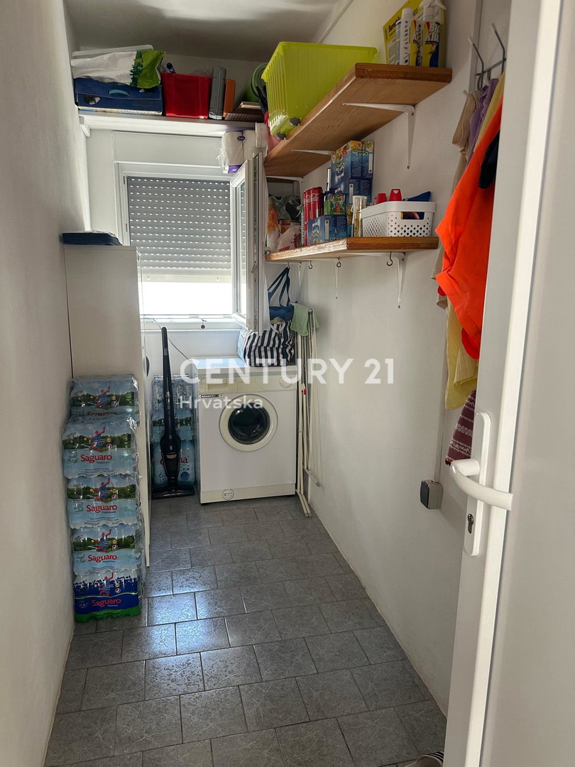 BARBARIGA, PRODAJA TROSOBNEGA STANOVANJA V 1. NADSTROPJU