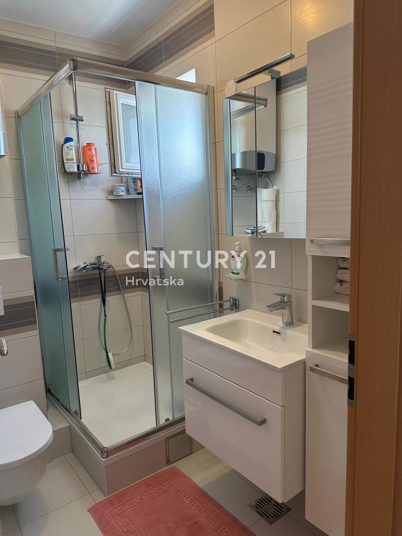 BARBARIGA, PRODAJA TROSOBNEGA STANOVANJA V 1. NADSTROPJU