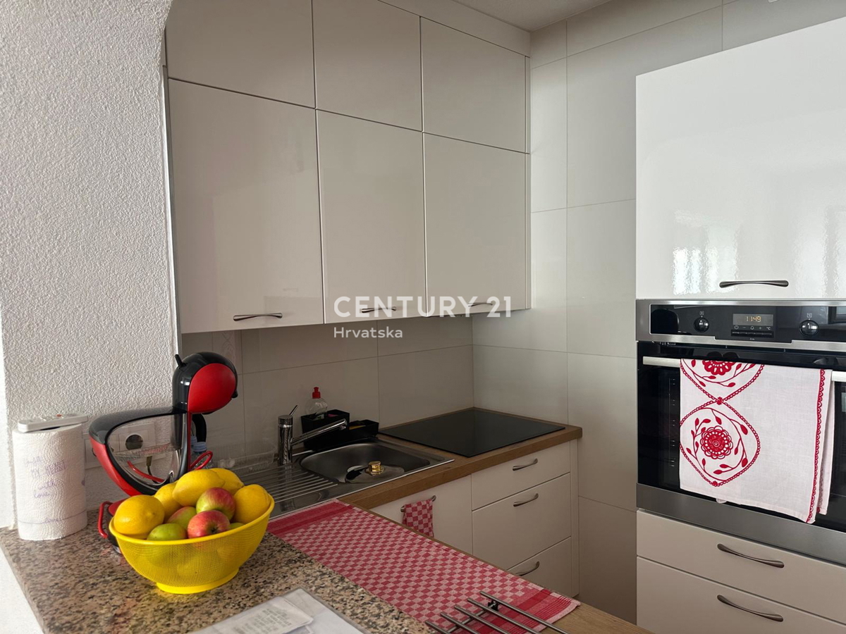 BARBARIGA, PRODAJA TROSOBNEGA STANOVANJA V 1. NADSTROPJU