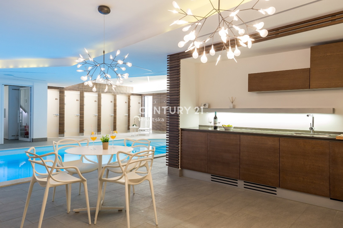 OPATIJA, LOVRAN, STANOVANJE S POGLEDOM NA MORJE, 100 M OD PLAŽE IN 800 M OD STAREGA DELA MESTA