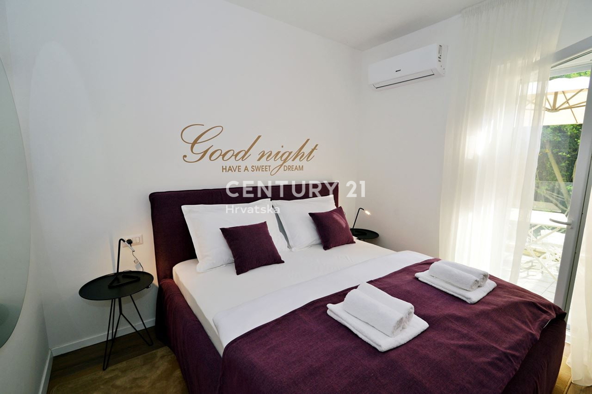 OPATIJA, LOVRAN, STANOVANJE S POGLEDOM NA MORJE, 100 M OD PLAŽE IN 800 M OD STAREGA DELA MESTA