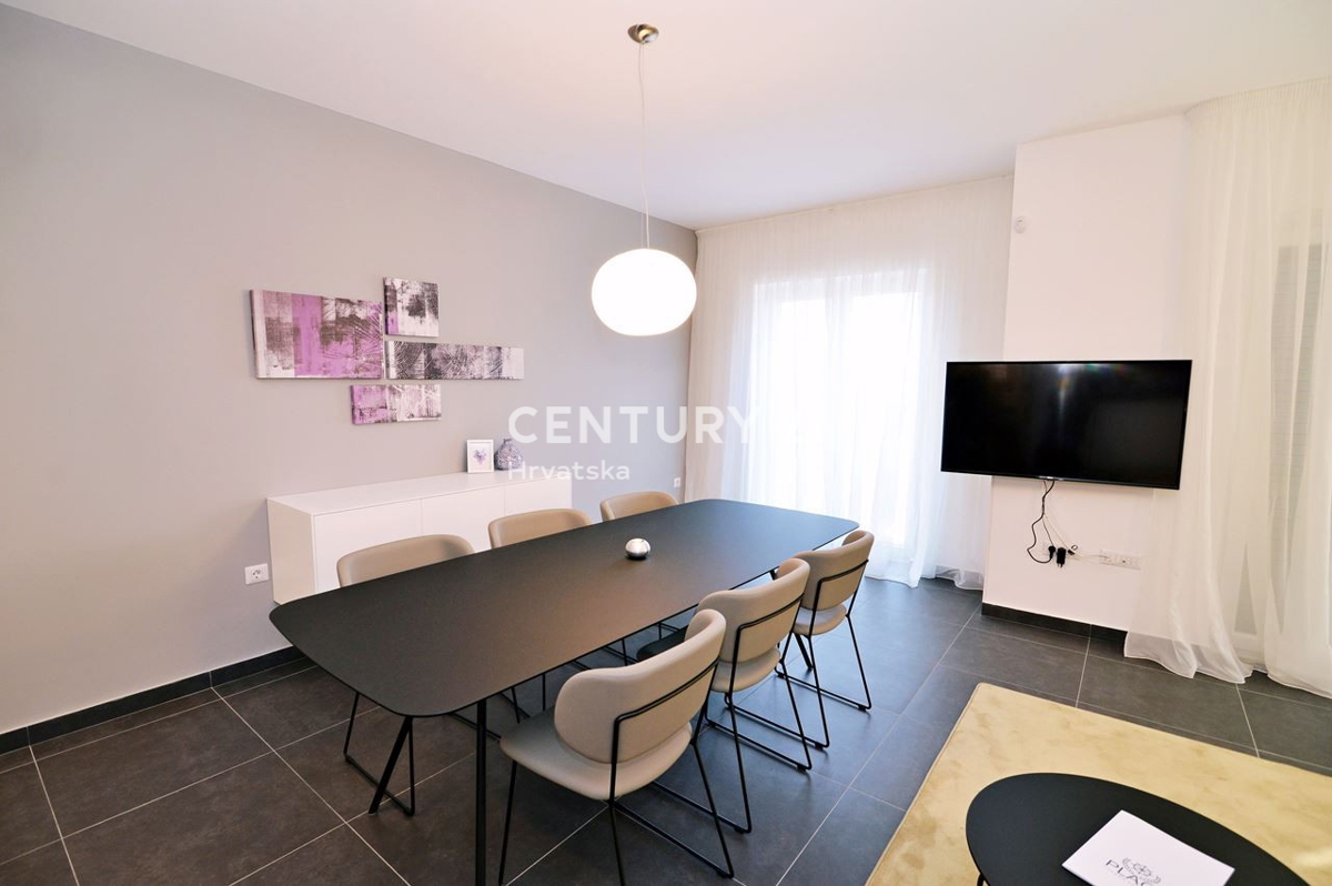 OPATIJA, LOVRAN, STANOVANJE S POGLEDOM NA MORJE, 100 M OD PLAŽE IN 800 M OD STAREGA DELA MESTA