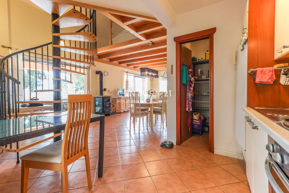 POREČ, PRIZEMLJE S POGLEDOM NA MORJE