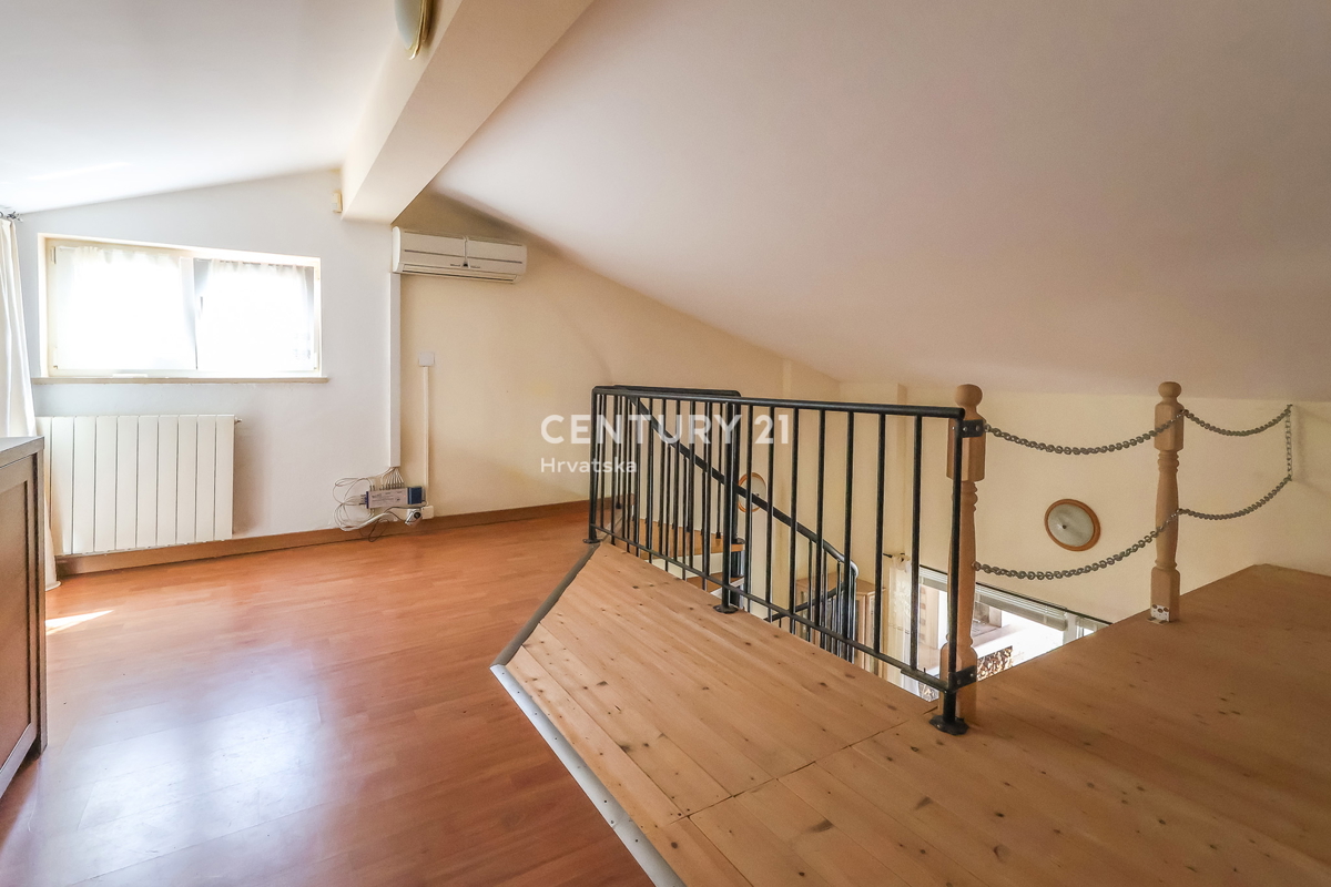 POREČ, PRIZEMLJE S POGLEDOM NA MORJE