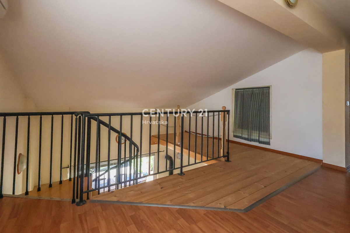 POREČ, PRIZEMLJE S POGLEDOM NA MORJE