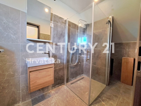 POREČ, HIŠA S POGLEDOM NA MORJE, PRODAJA