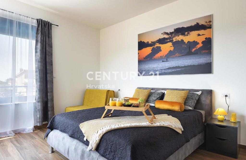 PULA, LUKSUZNA NOVA VILA Z BAZENOM