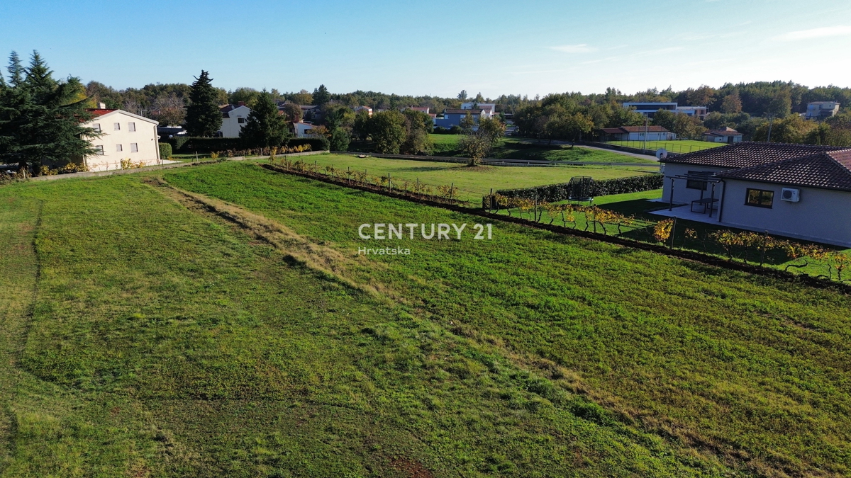 SVETVINČENAT, PUŠTI, PROSTORNO GRADBENO ZEMLJIŠČE, BLIZINA VSEH STORITEV