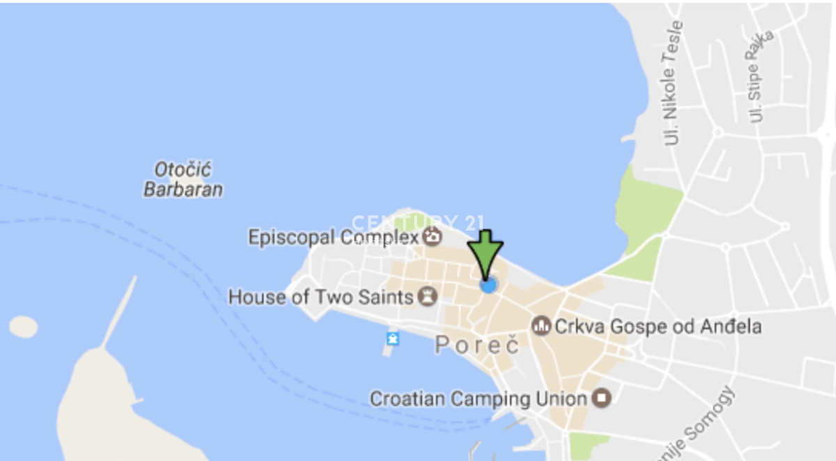 POREČ, CENTAR, ODLIČNA LOKACIJA, HIŠA V VRSTI Z DVEMA LOČENIMA STANOVANJEMA