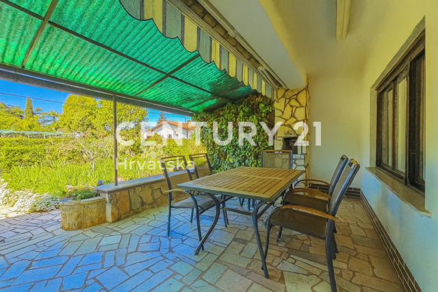 UMAG, OKOLICA, ZEMLJIŠČE SAMO 80 METROV OD MORJA Z VELJAVNIM GRADBENIM DOVOLJENJEM