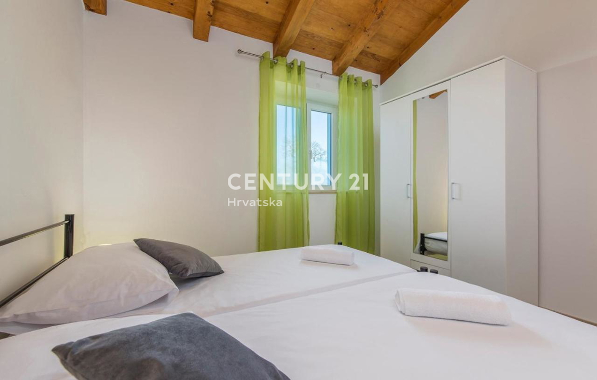 VRSAR, KAMNITA VILA S BAZENOM