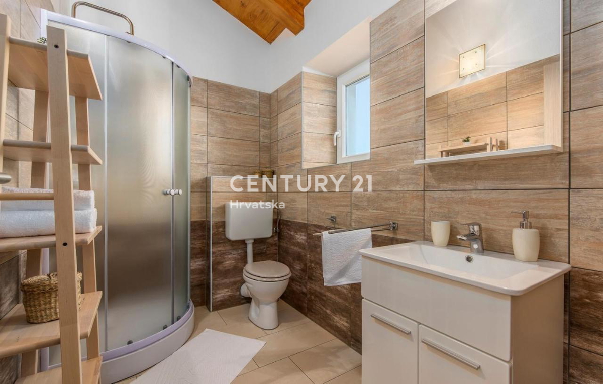 VRSAR, KAMNITA VILA S BAZENOM