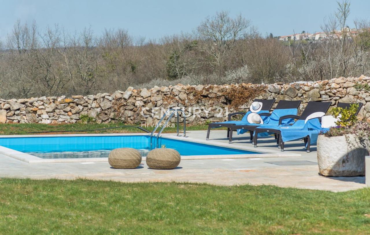 VRSAR, KAMNITA VILA S BAZENOM