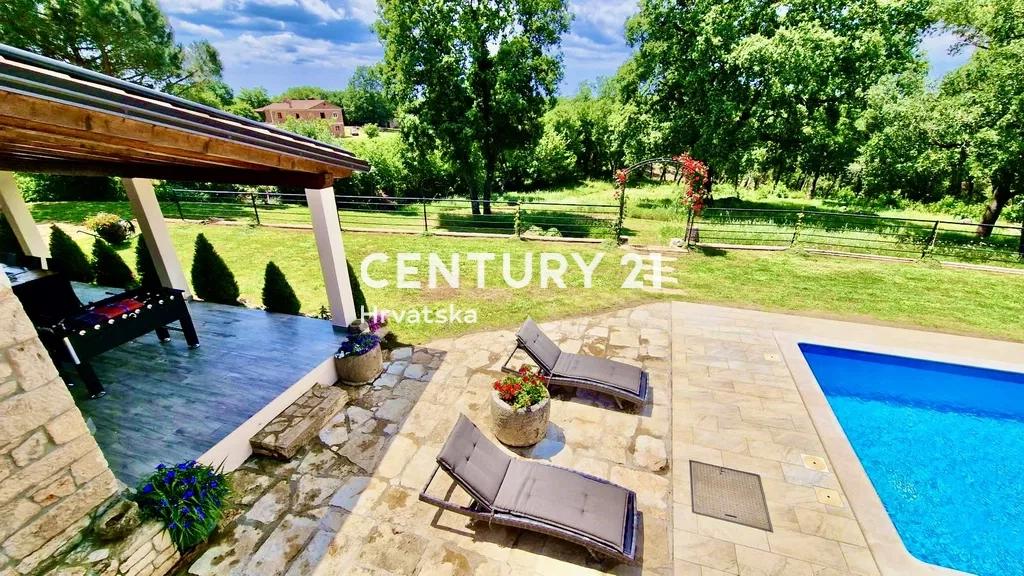 VRSAR, KAMNITA VILA S BAZENOM