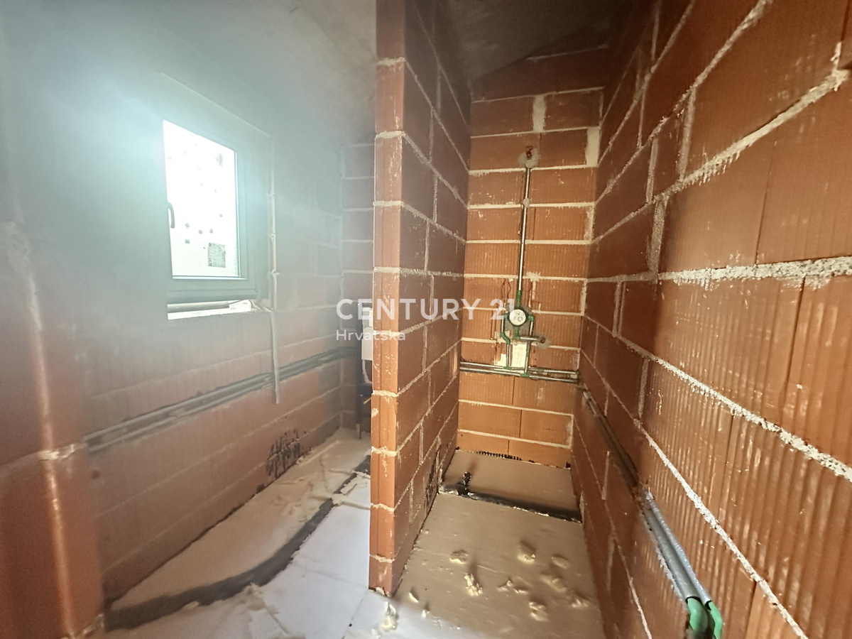 SVETVINČENAT, PRIZEMLJENA HIŠA S 4 SOBA IN BAZENOM, MIRNA LOKACIJA