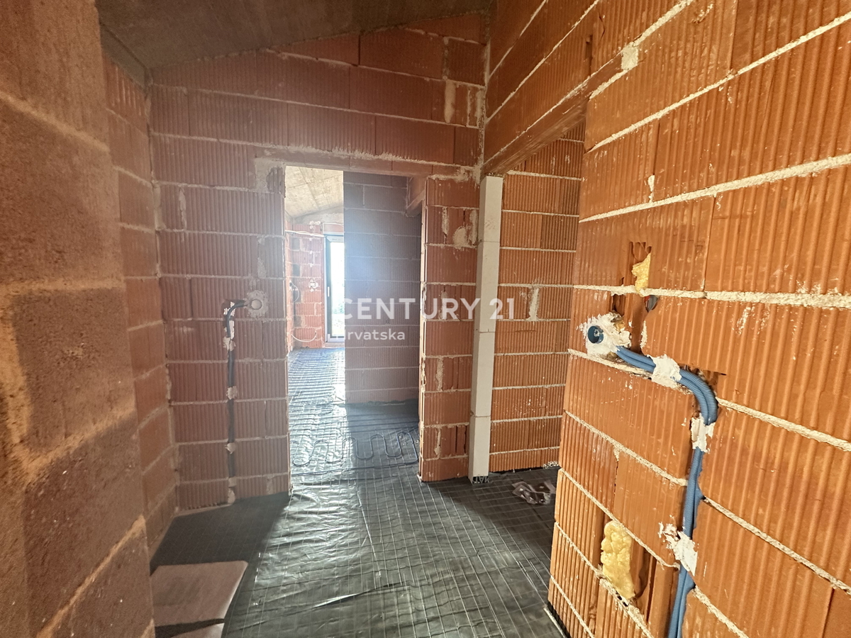 SVETVINČENAT, PRIZEMLJENA HIŠA S 4 SOBA IN BAZENOM, MIRNA LOKACIJA