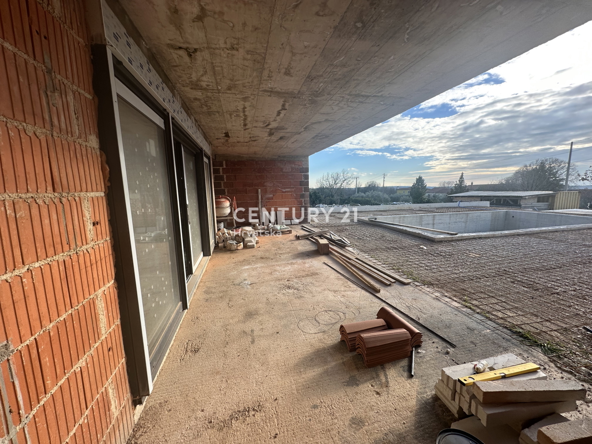 SVETVINČENAT, PRIZEMLJENA HIŠA S 4 SOBA IN BAZENOM, MIRNA LOKACIJA