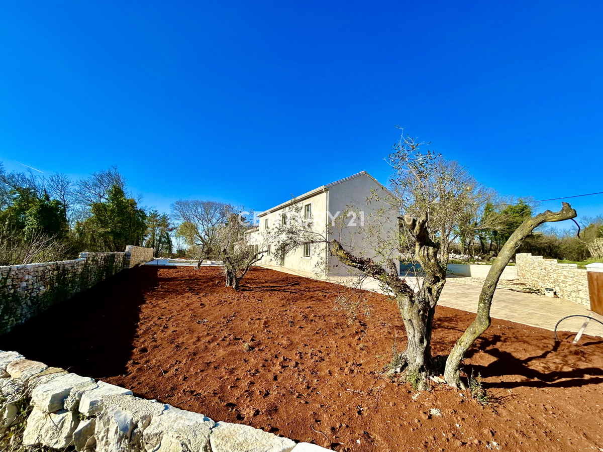 GROŽNJAN, OKOLICA, NOVA VILA NA VRHUNSKI LOKACIJI