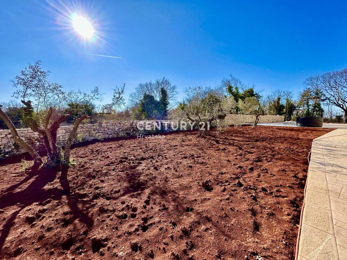 GROŽNJAN, OKOLICA, NOVA VILA NA VRHUNSKI LOKACIJI