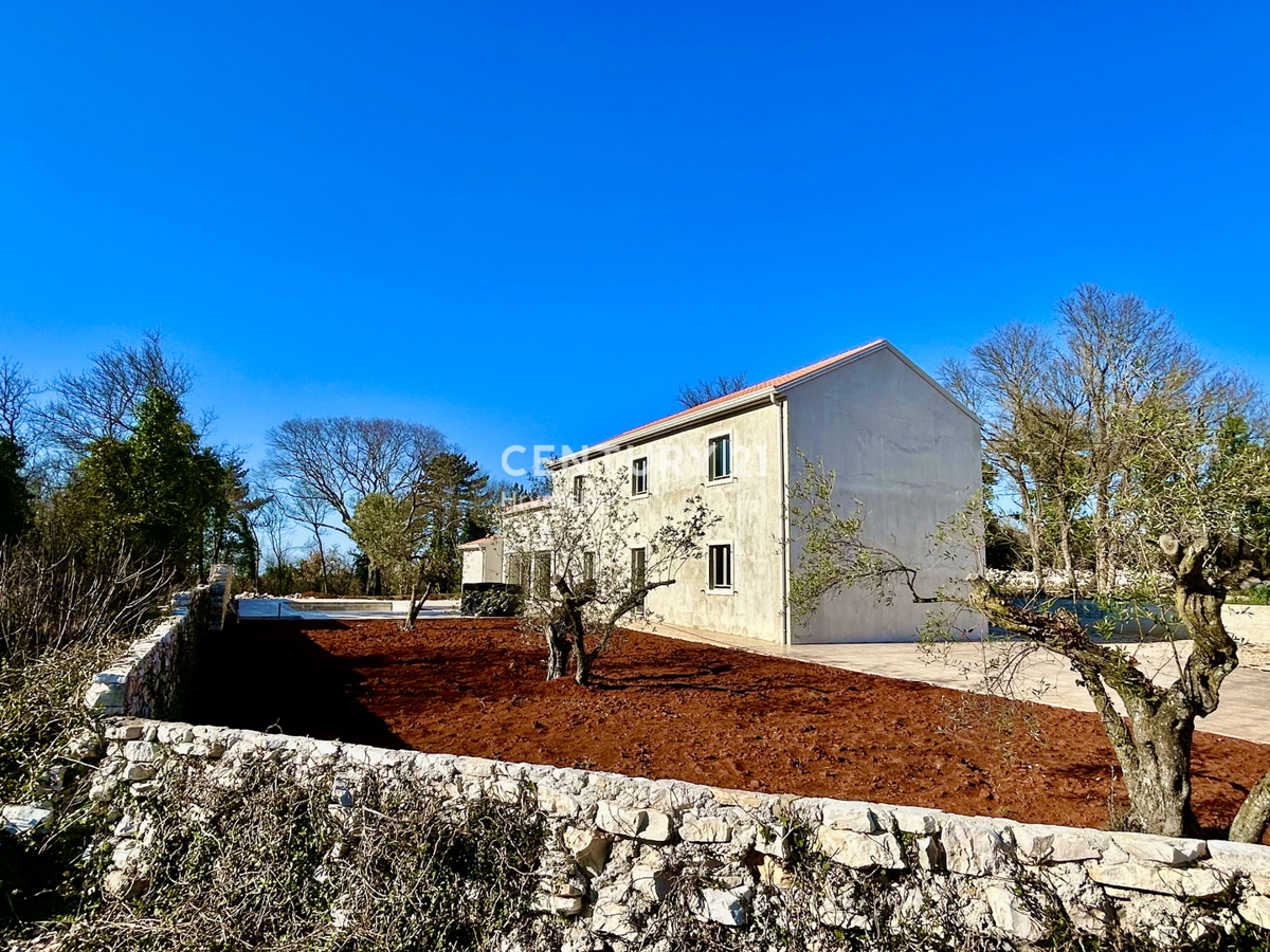 GROŽNJAN, OKOLICA, NOVA VILA NA VRHUNSKI LOKACIJI