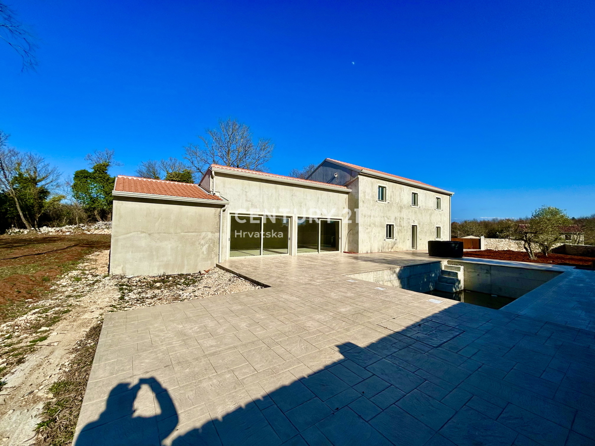 GROŽNJAN, OKOLICA, NOVA VILA NA VRHUNSKI LOKACIJI