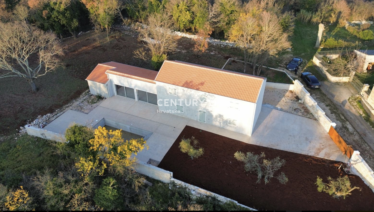 GROŽNJAN, OKOLICA, NOVA VILA NA VRHUNSKI LOKACIJI